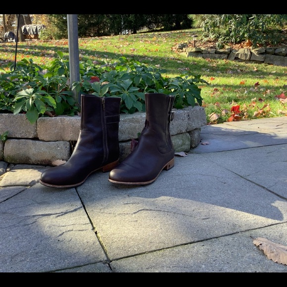 UGG Expresso Leather Finnegan W 10. Great Condition - Picture 2 of 12